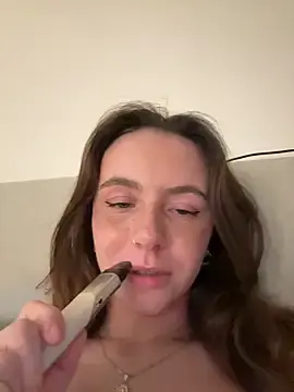 Stripchat Sex Cam of Cherry-Bean