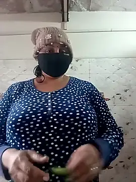 Stripchat Best Webcam of Urvashi_Love