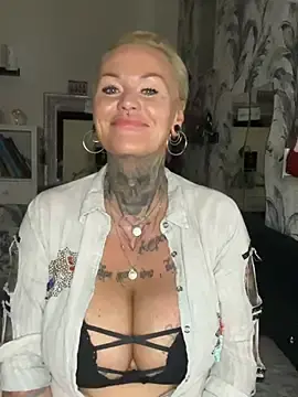 Stripchat Private Sex Chat of InkedMissLaBaehm