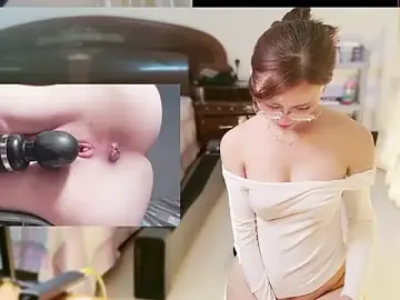 Stripchat Sex Cam of Krismil3