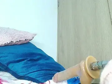 Stripchat Sex Cam of avaleri_cherry