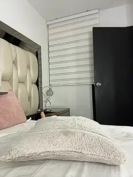 Stripchat Sex Cam of ALISSON_FOXXX1