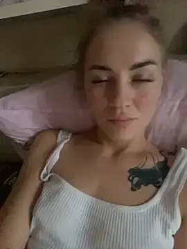 Stripchat Live Sex Cam of DreamGirl-777