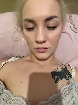 Stripchat Live Sex Cam of DreamGirl-777