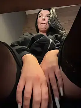 Stripchat Free Porn Cam of Tisha_Busty