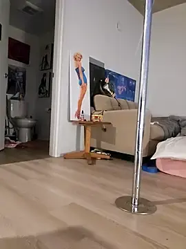 Stripchat Sex Cam of VirginDaisy