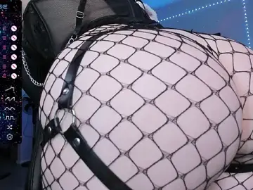 Stripchat Free Live Porn of RachelQueen_