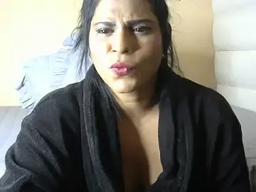 Stripchat Sex Cam of indianDreams_