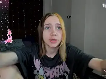 Stripchat Free Live Porn of Lesi_Moonie01