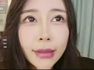 Stripchat Sex Cam of yiyi_3523