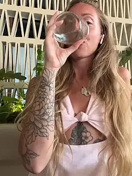 Stripchat Live Porn of OpheliaRoxx