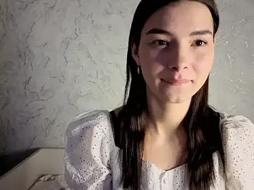 Stripchat Adult Webcam of Laura_Sunday