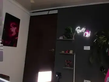 Stripchat Free Porn Cam of Emilyjhonson_01