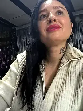 Stripchat Adult Webcam of KikiXRed