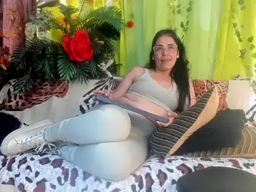 Stripchat Live Sex Cam of girasol_walton