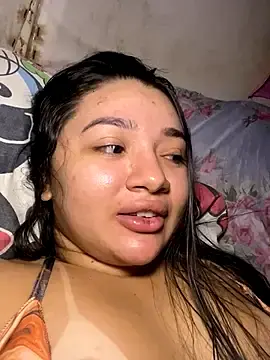 Stripchat Live Sex Cam of QueenYumi