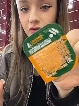 Stripchat Live Sex Cam of KittyQueeny