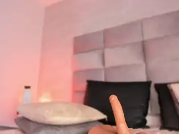 Stripchat Live Sex Cam of mia_crawford