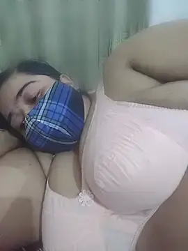 Stripchat Live Sex Cam of momo_loves