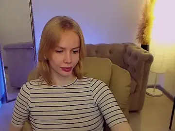 Stripchat Live Sex Cam of Poly_Sweet