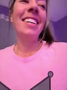 Stripchat Live Porn of MiraKisss