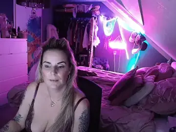 Stripchat Sex Cam of MystiqueMaven