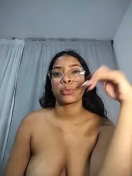 Stripchat Sex Cam of KATALINA_SANTANA_