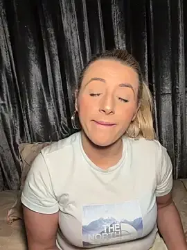 Stripchat Free Live Porn of Strongqueen