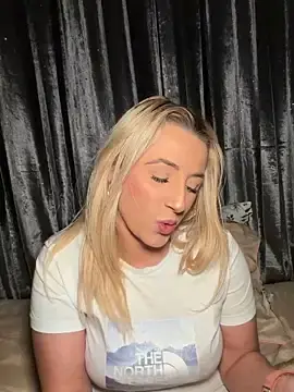 Stripchat Sex Cam of Strongqueen