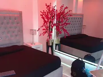 Stripchat Live Sex Cam of Juliieta_gray