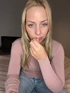 Stripchat Sex Cam of emily-becker22