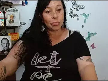 Stripchat Watch Live Sex Cams of LauraMallioni