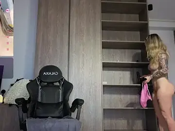 Stripchat Live Sex Cam of Megan_Ros