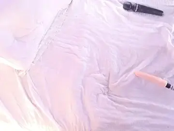 Stripchat Live Sex Cam of violett_queenn