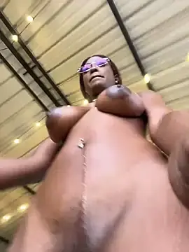 Stripchat Best live sex cam show of CocoaLuxeXXX