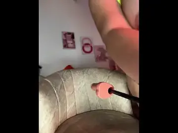 Stripchat Free Live Porn of halana_squirts