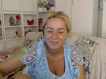 Stripchat Best live sex cam show of _karolynesyera_