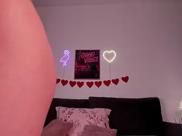 Stripchat Sex Cam of naomi_asian