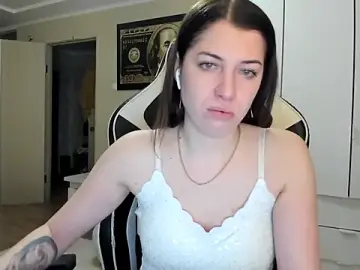 Stripchat Adult Webcams of EmiLovsi