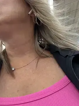 Stripchat Adult Webcams of Cherry-red-xo