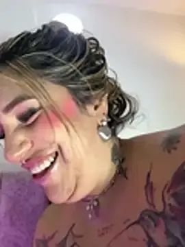 Stripchat Live Sex Cam of victoriacopper