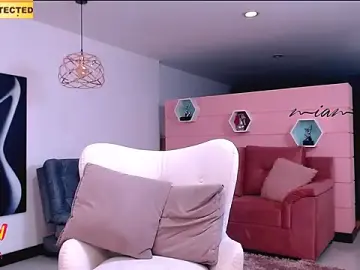 Stripchat Live Sex Cam of MIAMORETZ