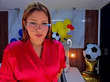 Stripchat Nude Webcam of mia_18v