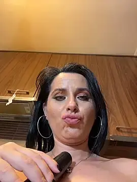 Stripchat Nude Webcam of Hotmomcheckk_