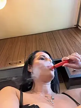Stripchat Live Porn of Hotmomcheckk_