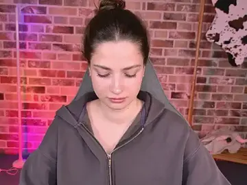 Stripchat Live Sex Cam of KiraVair