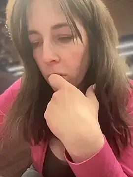 Stripchat Adult Webcam of MommmyYummy