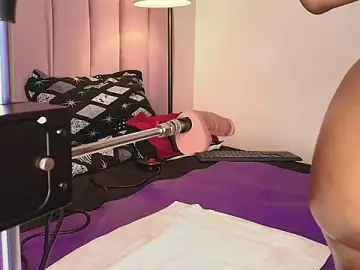 Stripchat Live Sex Cam of HallyBans