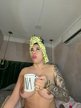 Stripchat Sex Cam of kiim_taaylor