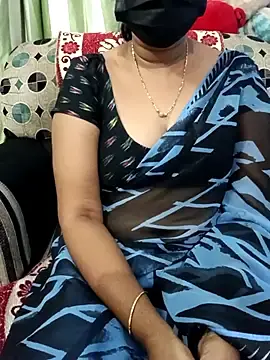 Stripchat Watch Live Sex Cams of Tinarosy13